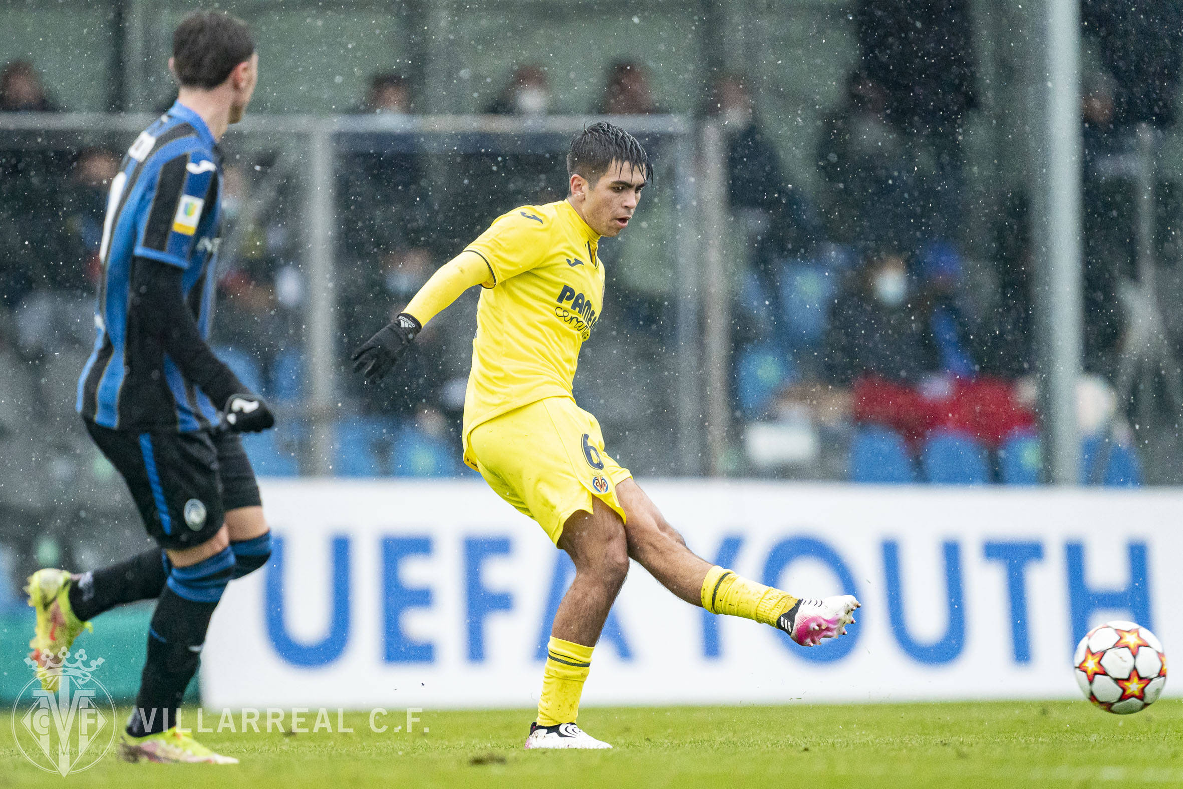 九游会真人 -关于比利亚雷亚尔训练开放日；今夜临场应变引欢呼；欧冠在即；高层口径保持一致的信息